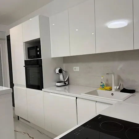 Διαμέρισμα Luxury Oasis With Private Pool & Parking *