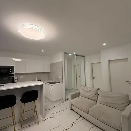 Апартаменты Luxury Oasis With Private Pool & Parking Сплит