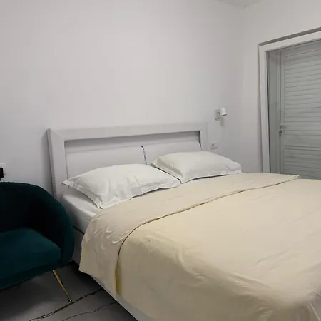 Luxury Oasis With Private Pool & Parking * Сплит