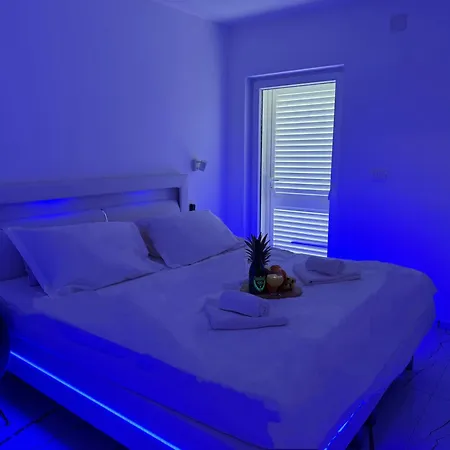 Luxury Oasis With Private Pool & Parking *