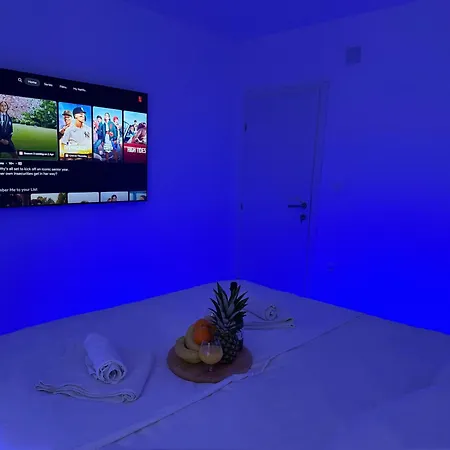 Luxury Oasis With Private Pool & Parking