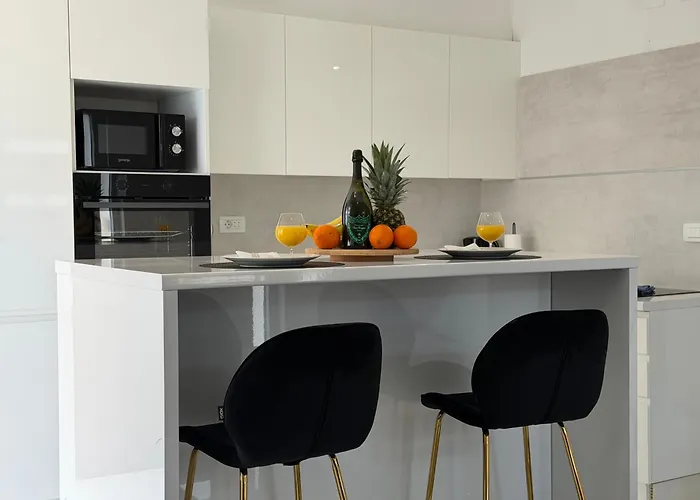 Luxury Oasis With Private Pool & Parking 公寓 *