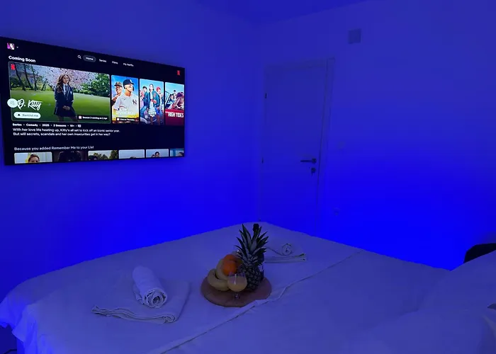 Luxury Oasis With Private Pool & Parking